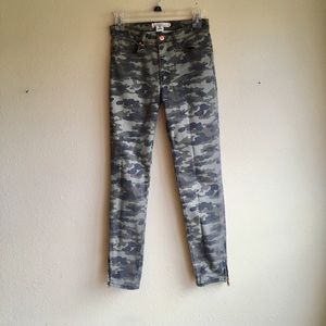 Camo skinny jeans